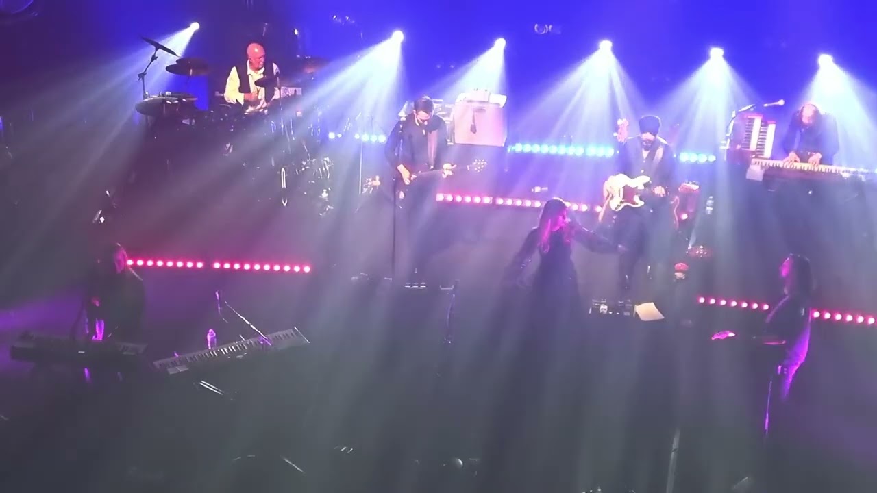 Rumours of Fleetwood Mac 11-06-23 Everywhere. Crewe Lyceum.