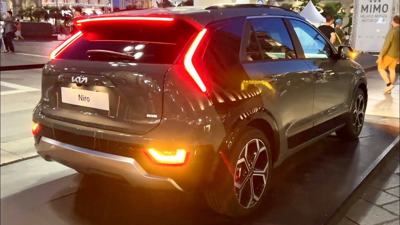 Новый KIA NIRO 2023 ночью — СУМАСШЕДШИЕ светодиодные фонари, окружающие огни