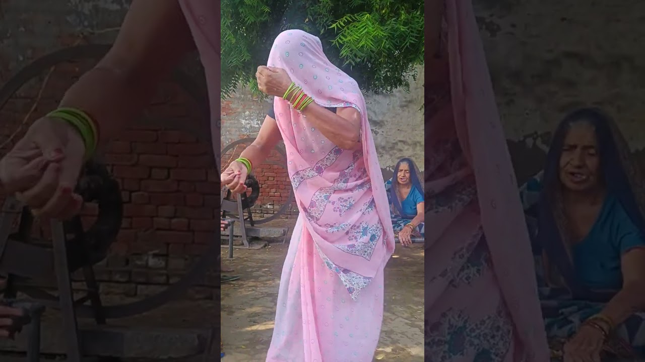 Radha bethi h  mor mukut