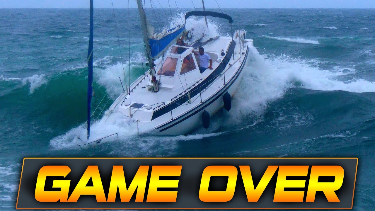 CAPTAINS TRAPPED IN TERRIBLE STORM WITH IMPRESSIVE WAVES  | BOAT ZONE