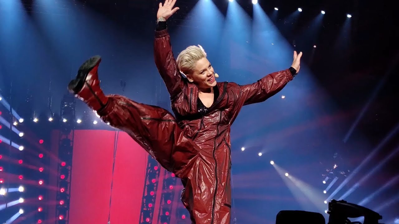 P!nk - Raise Your Glass (Beautiful Trauma World Tour, Vancouver)