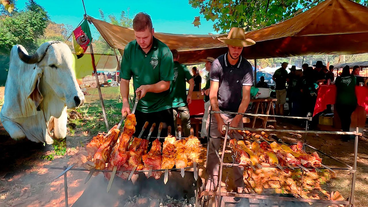 Барбекю на природе на фестивале бычьих повозок: вкусное мясо, история и традиции