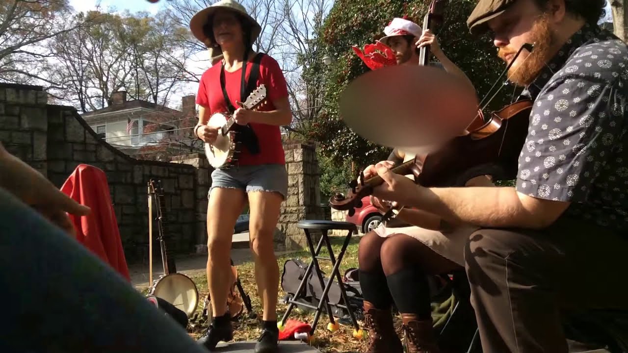 Bigfoot & Four Cent Cotton -  Miss Moonshine on fiddle, banjolin, legs - Georgia oldtime busking