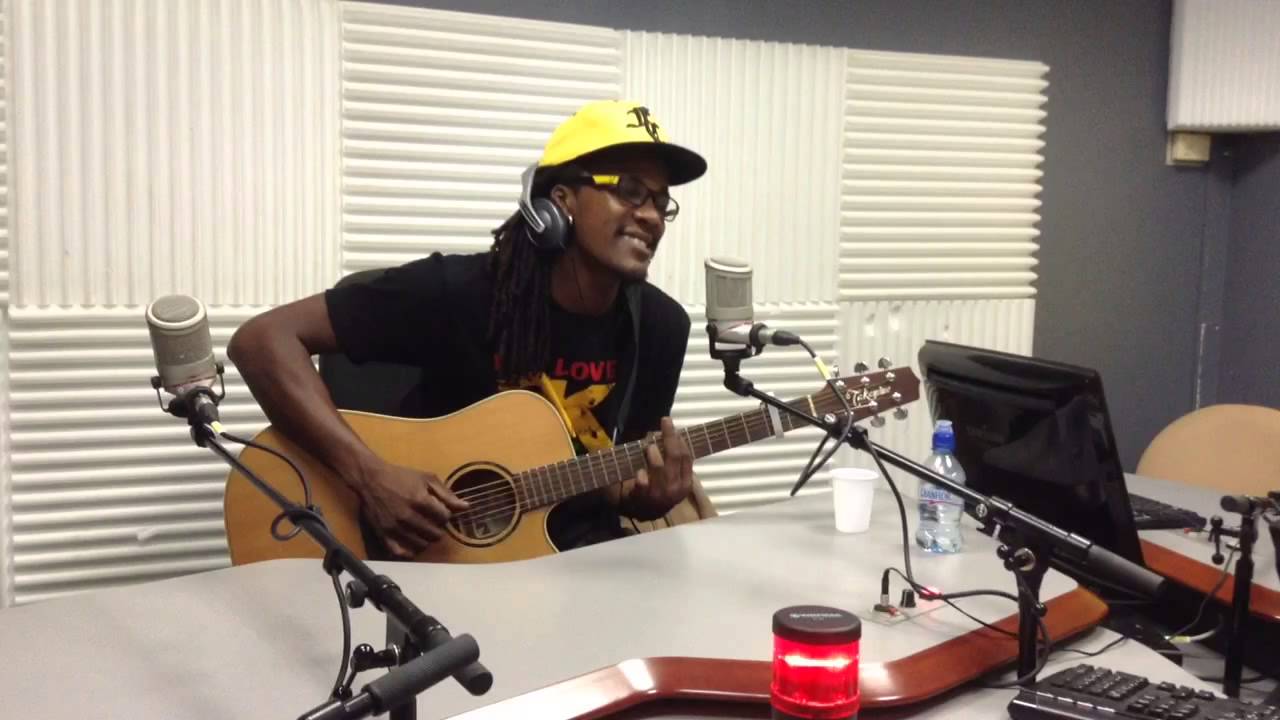 E.sy Kennenga - Ou Ka Ba Mwen Love (Live at Martinique 1ère)