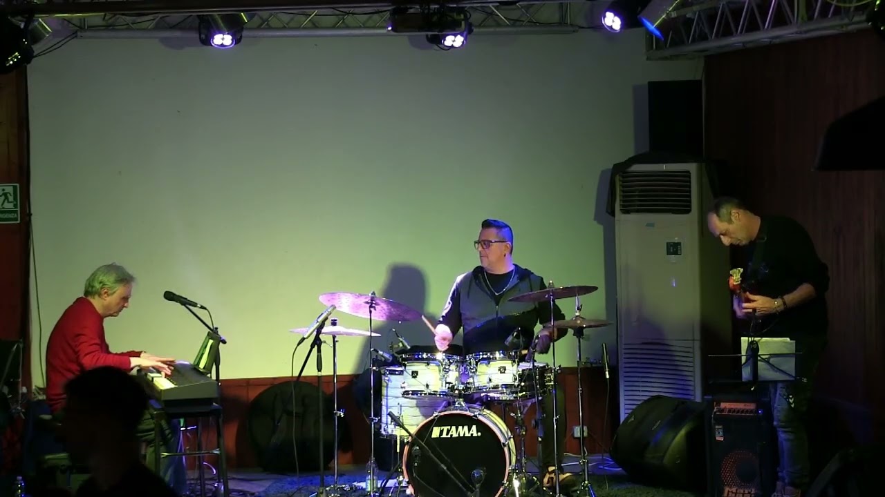 Take five C(Paul Desmond)Exploring Trio al Trani pub 11 gen 2026