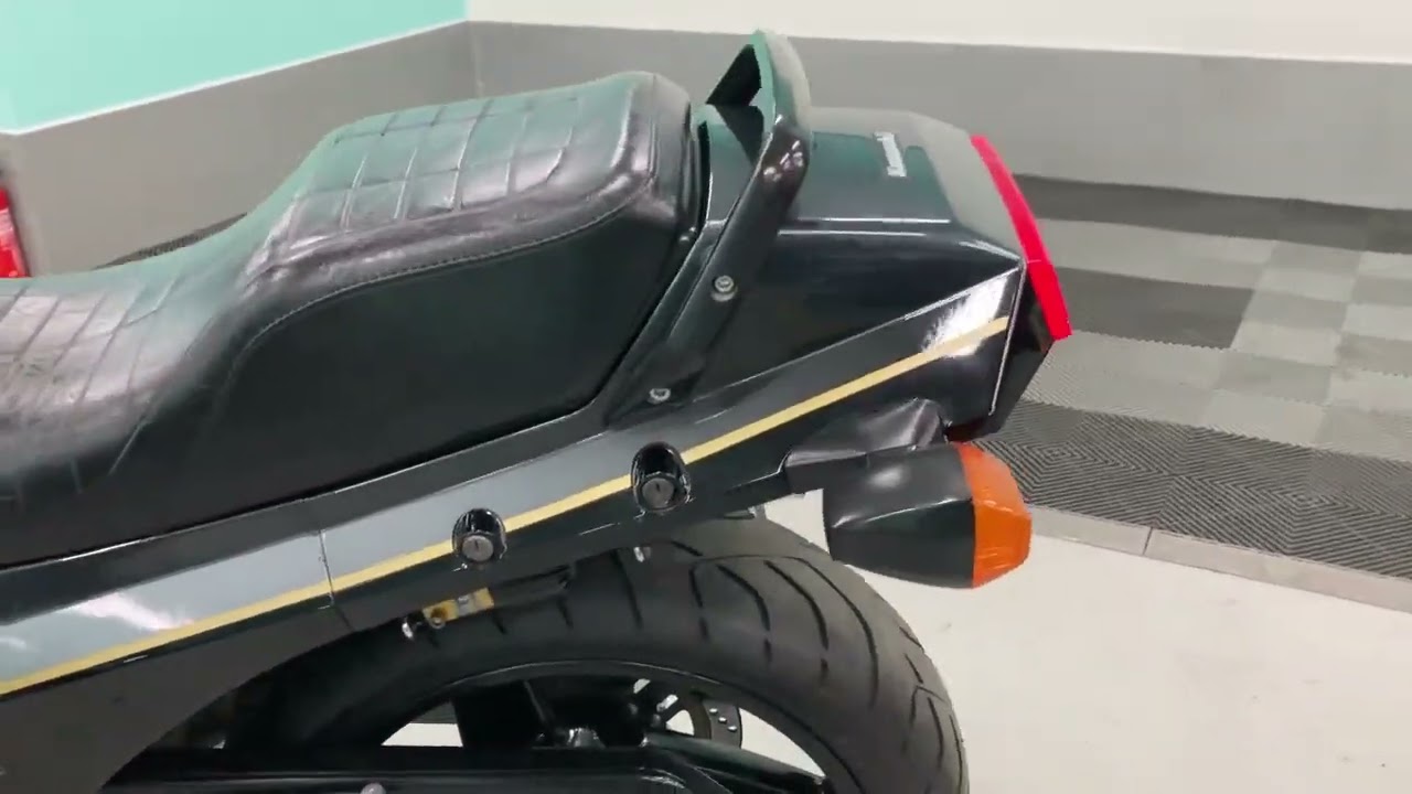 KAWASAKI カワサキ　GPZ900R