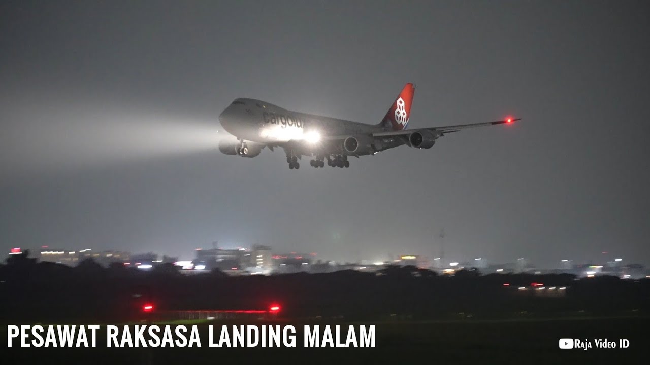 Waw Pesawat Super Besar Landing Malam di Bandara Soekarno Hatta Jakarta. Night Plane Spotting 2021