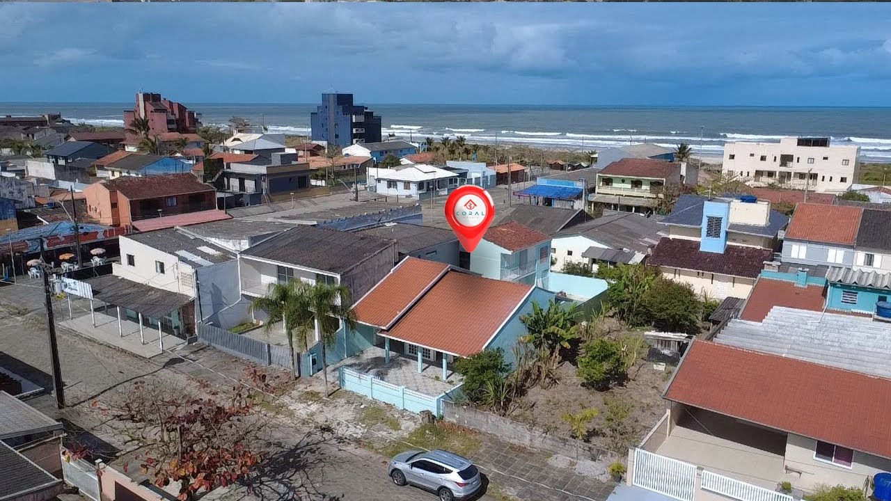Seu refúgio no litoral em uma casa ampla com piscina a poucos passos da praia