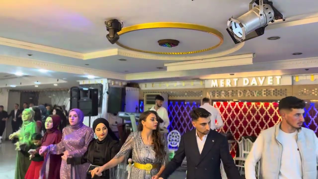 Demir ailesi görkemli düğün töreni düğün salonunda yer kalmadı 