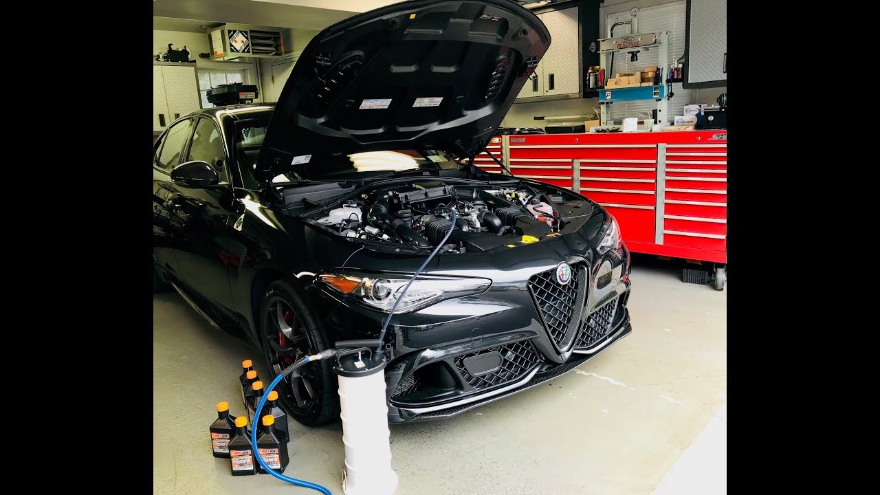 Alfa Romeo Giulia QV First Oil Service от Auto Fanatic