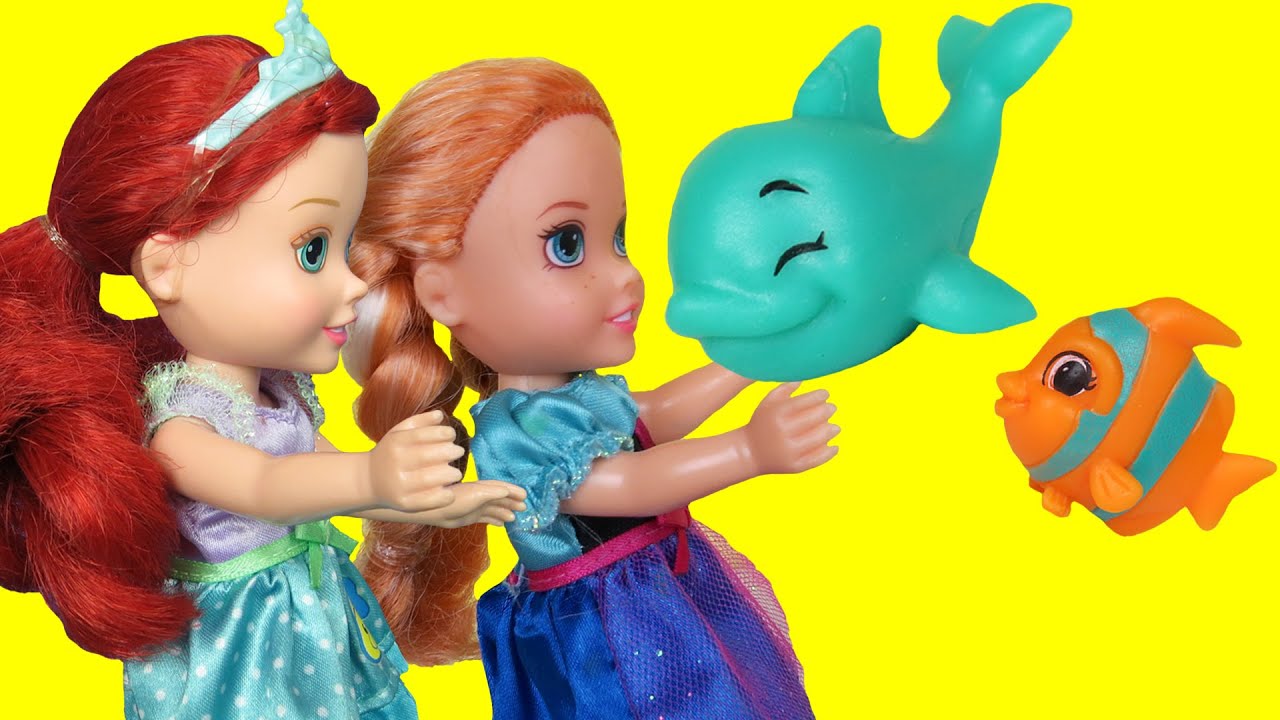 SPLASHLINGS! Waves ! Ocean Play - Elsa & Anna toddlers-Beach Adventure