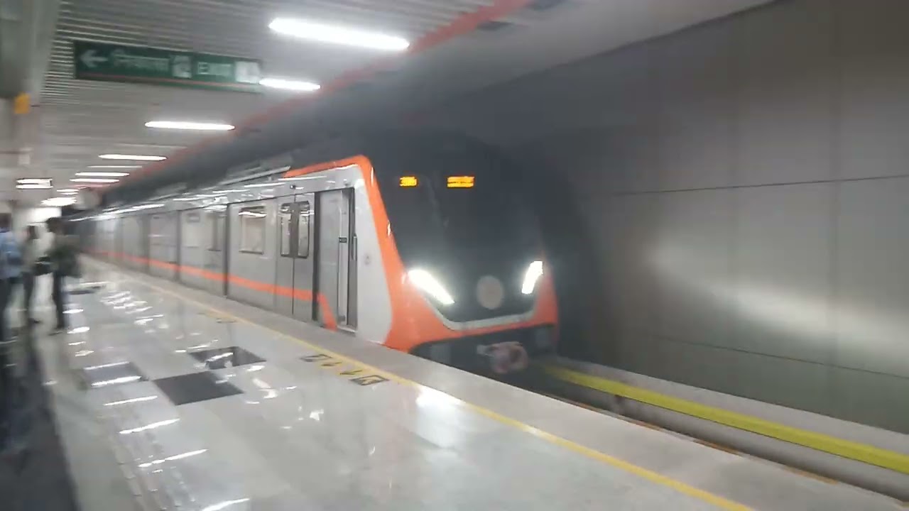 #14/6/2025, KANPUR METRO bada chauraha to kanpur Central metro train arriving bada chauraha station