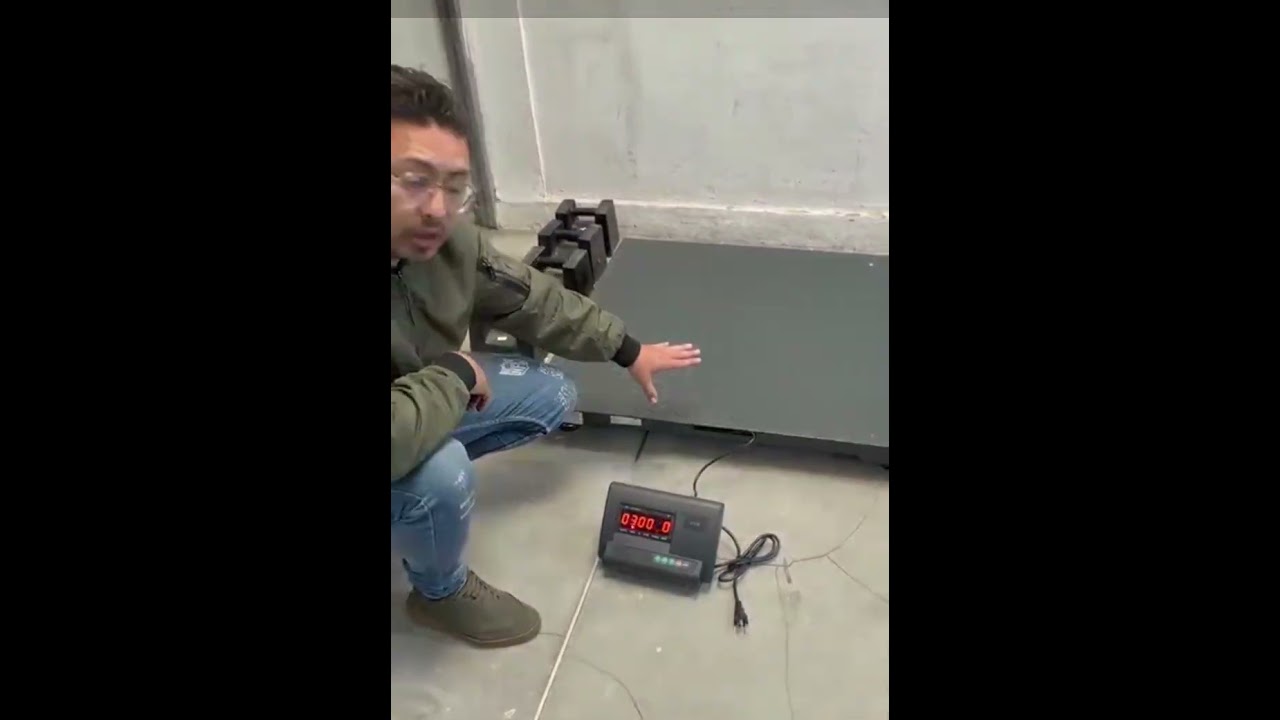 Ajuste indicador A12E en una plataforma industrial 