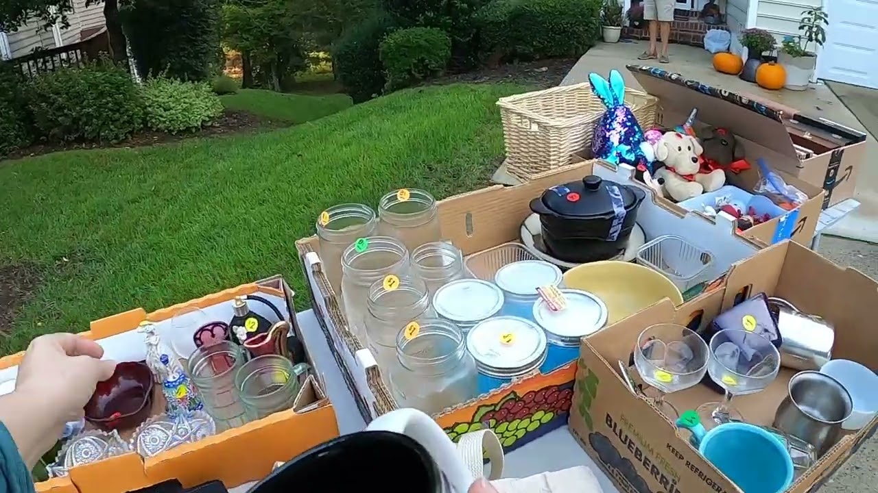 Yard Sales, Yard Sales, Yard Sales! Lots of Purses!