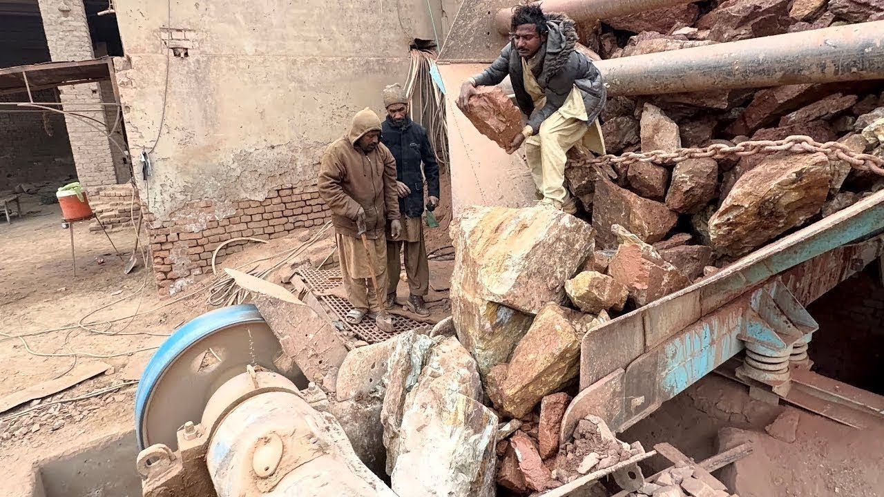 “Hopper Jammed! Crushing Giant Rocks with Extreme Machine Power 💥 | Stone Crusher Working”