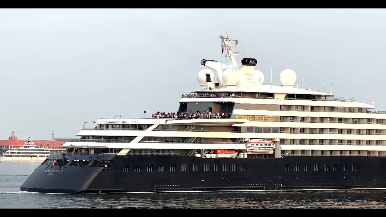 2025.04.30  　Scenic Eclipse Ⅱ (シーニック・エクリプスⅡ）  神戸港中突堤を出港