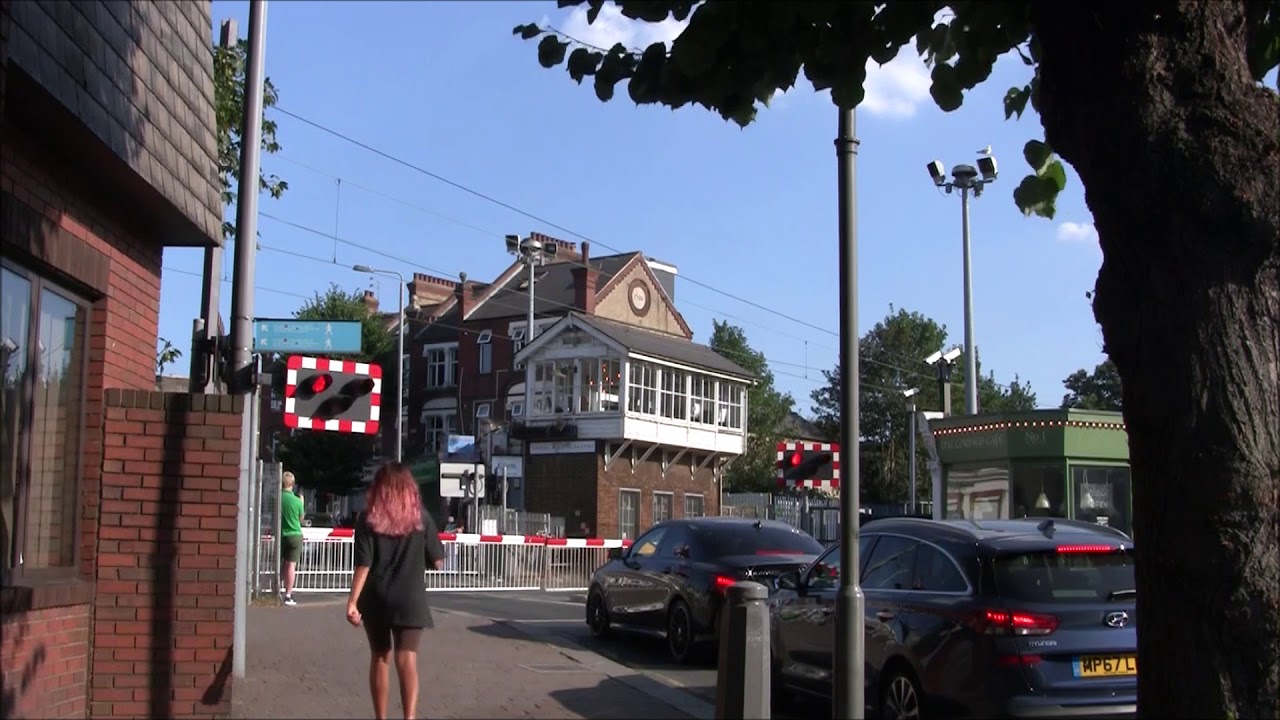 Highams Park Level Crossing (G.London) (26.07.18)