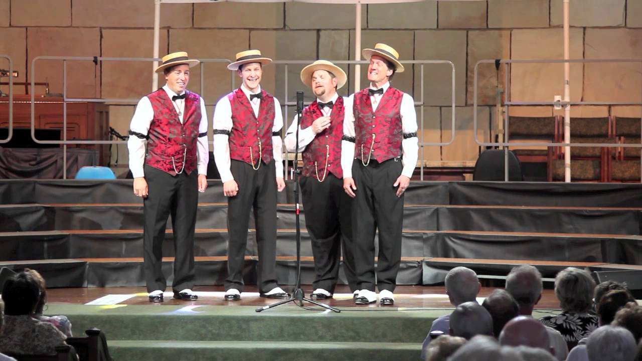 Main Street sings Bella Notte