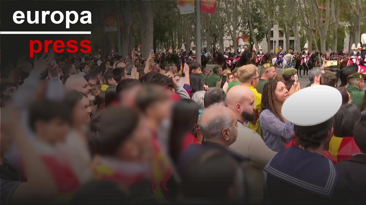 El desfile del 12 de octubre arranca en Madrid entre pitos e insultos a Pedro Sánchez