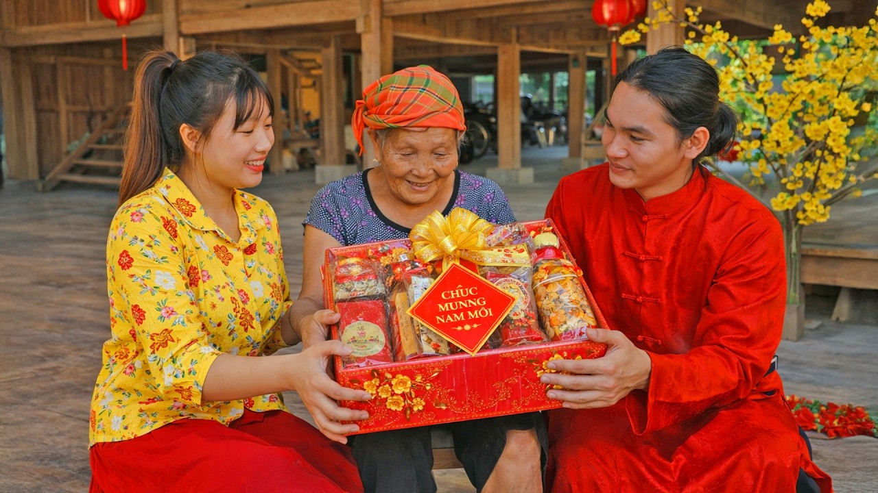 New Year 2026: Buying Gifts for Mom and Taking Care of My Elderly Mother | SURVIVAL ALONE