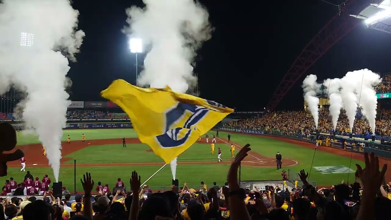 20221108 - 台灣大賽 G3 - 9局上李振昌投出再見三振；主場響起勝利卡農～