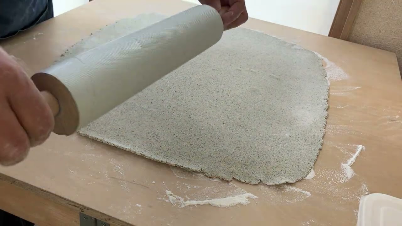 難しい玄そばからの無フルイをエンボスローラーで打つ‼️