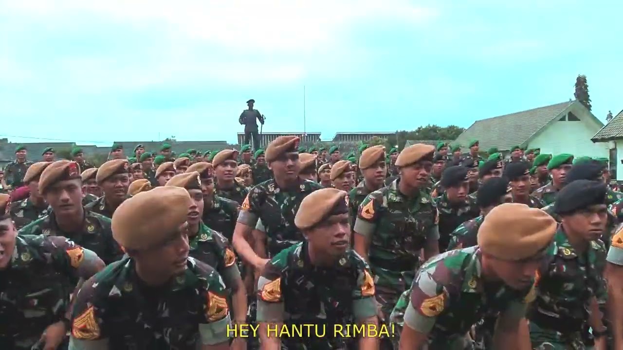 TARUNA AKMIL TINGKAT 4 YEL-YEL MENGGUNAKAN BARET KECABANGAN KORPS