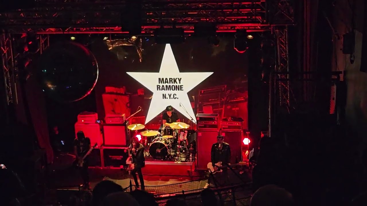 Marky Ramone's Blitzkrieg-Sheena Is A Punk Rocker,Now I Wanna Sniff Some Glue,We're A Happy Family