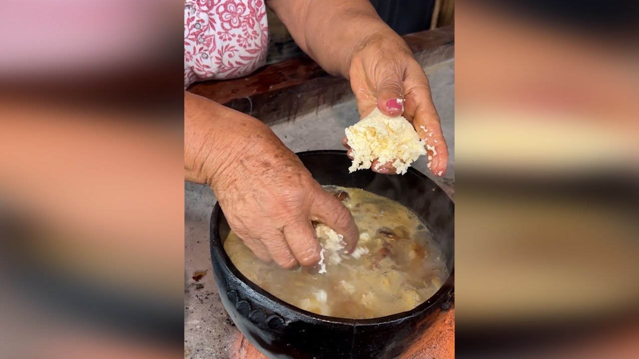Caldo de tortitas de verde
