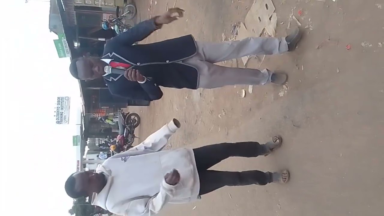 LOITOCTOCK YESU ANAJITUKUZA KILA SAA 