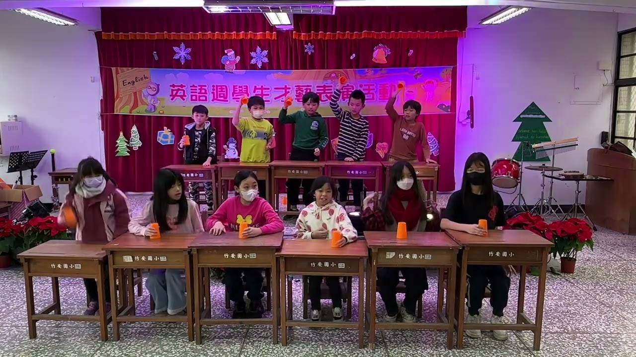 113聖誕學生才藝表演-25 五忠 杯子舞