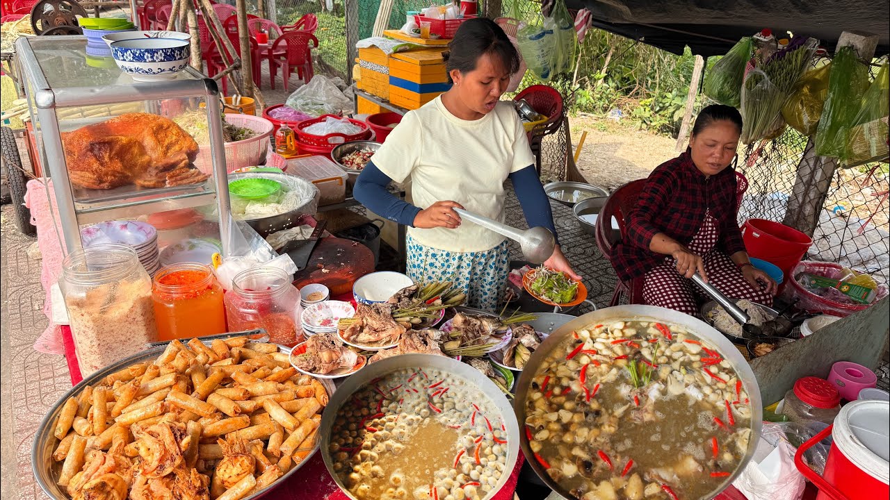 Đặc biệt lạ ở Trà Vinh, quán bún nước lèo nấu mọi thứ tại chỗ để khách tận mắt xem
