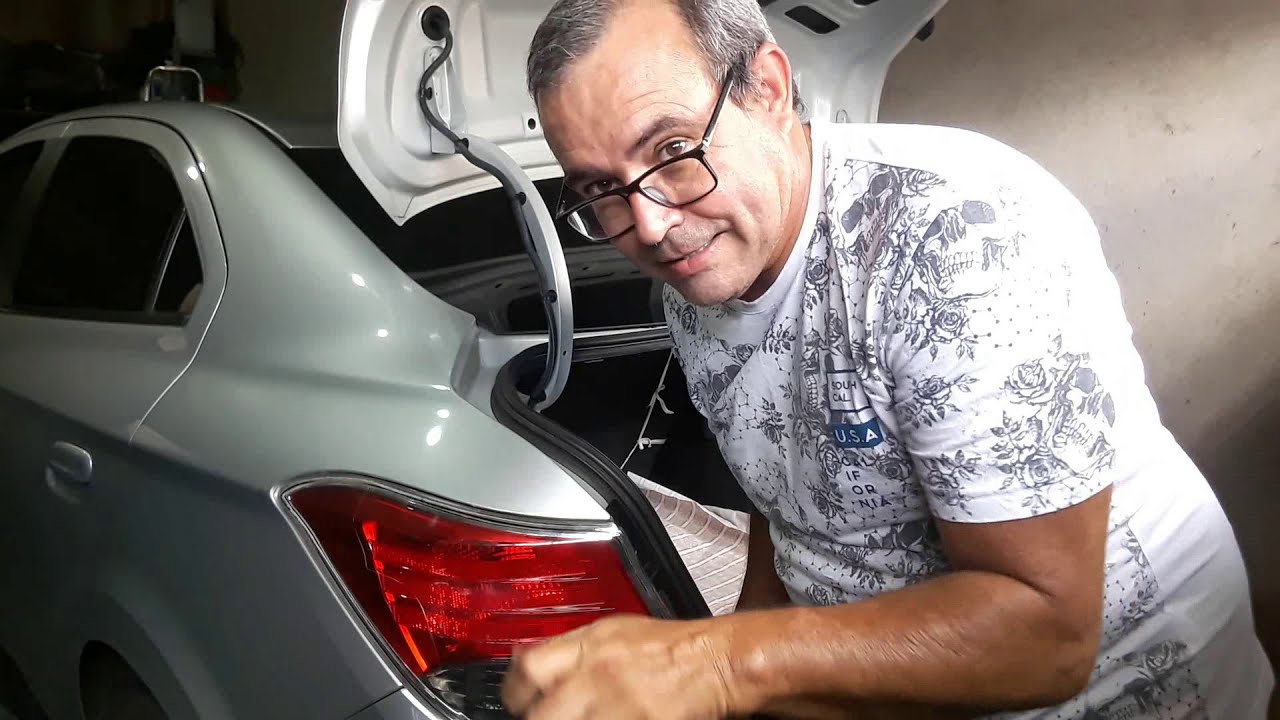 COMO TROCAR LÂMPADA DE FREIO DO PRISMA