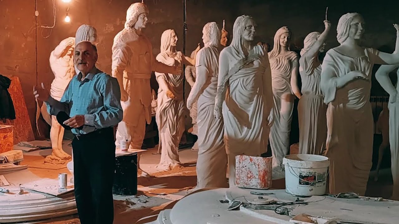 Ressam-heykeltaras Memmedsadiq Axundovun Senetkar qapisi