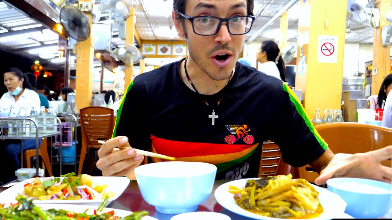 Staff Here CAN'T Even Dream of Sitting Down... Its the Hottest Thai Food in Ubon!!