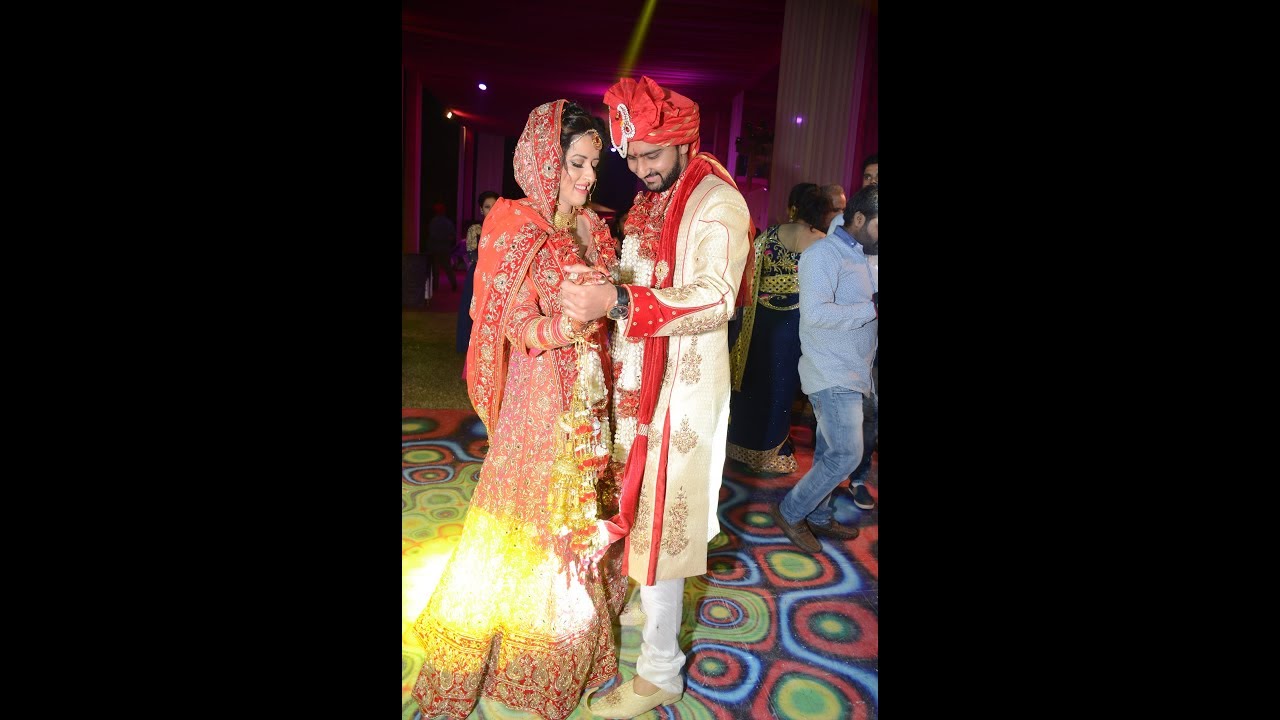 Wedding Couple Dance with Family - Silky Sakun Sharma