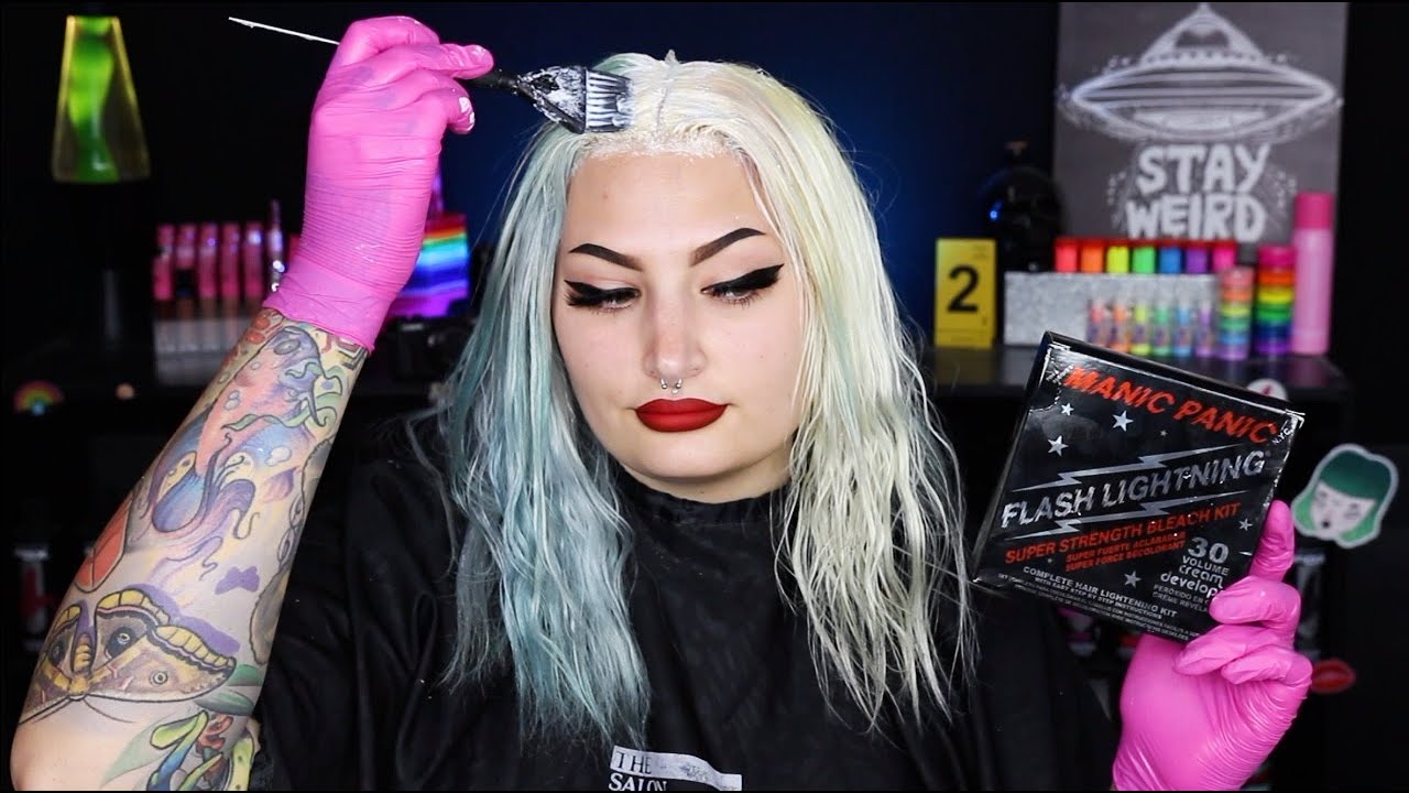 TRYING MANIC PANIC FLASH LIGHTENING BLEACH KIT!