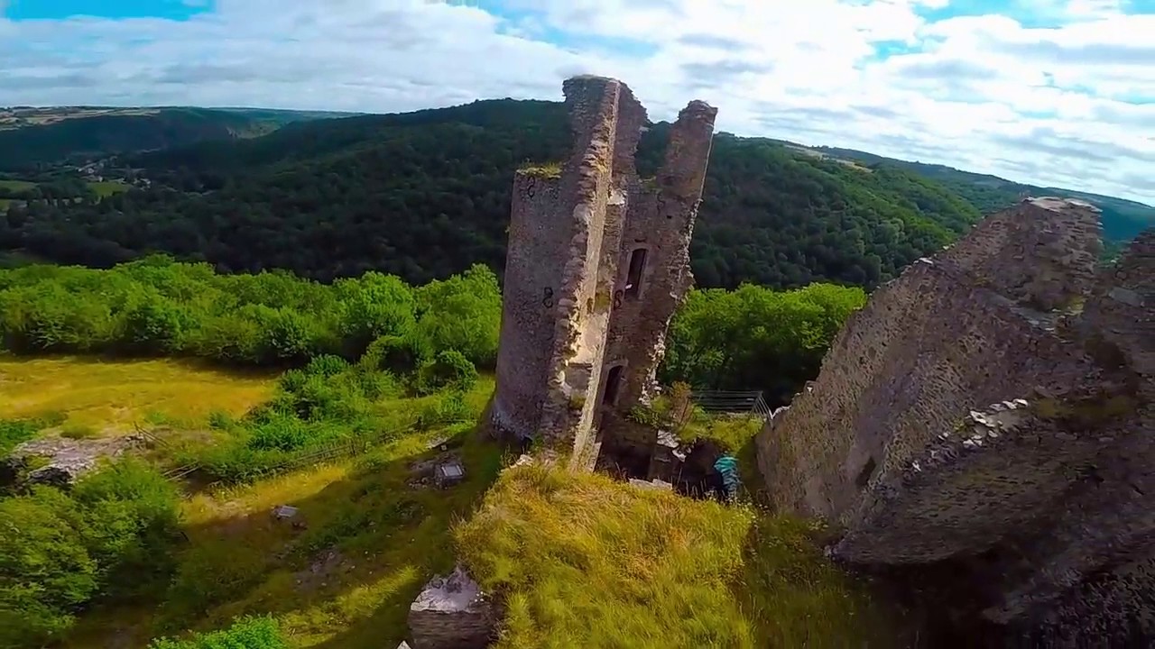 Auvergne Ch&acirc;teau de Menat Rooftopping