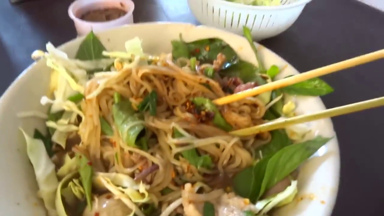 หิวจัดซัดเฝ๋อเรือตามด้วยข้าวมันไก่ที่เวียiงจันทน์ สะใจหลายเด้อ Vientiane noodle
