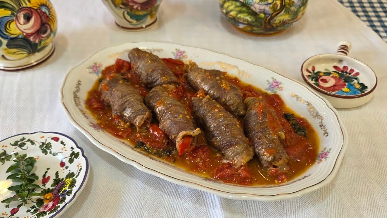 INVOLTINI DI CARNE CON PEPERONI E CIPOLLA