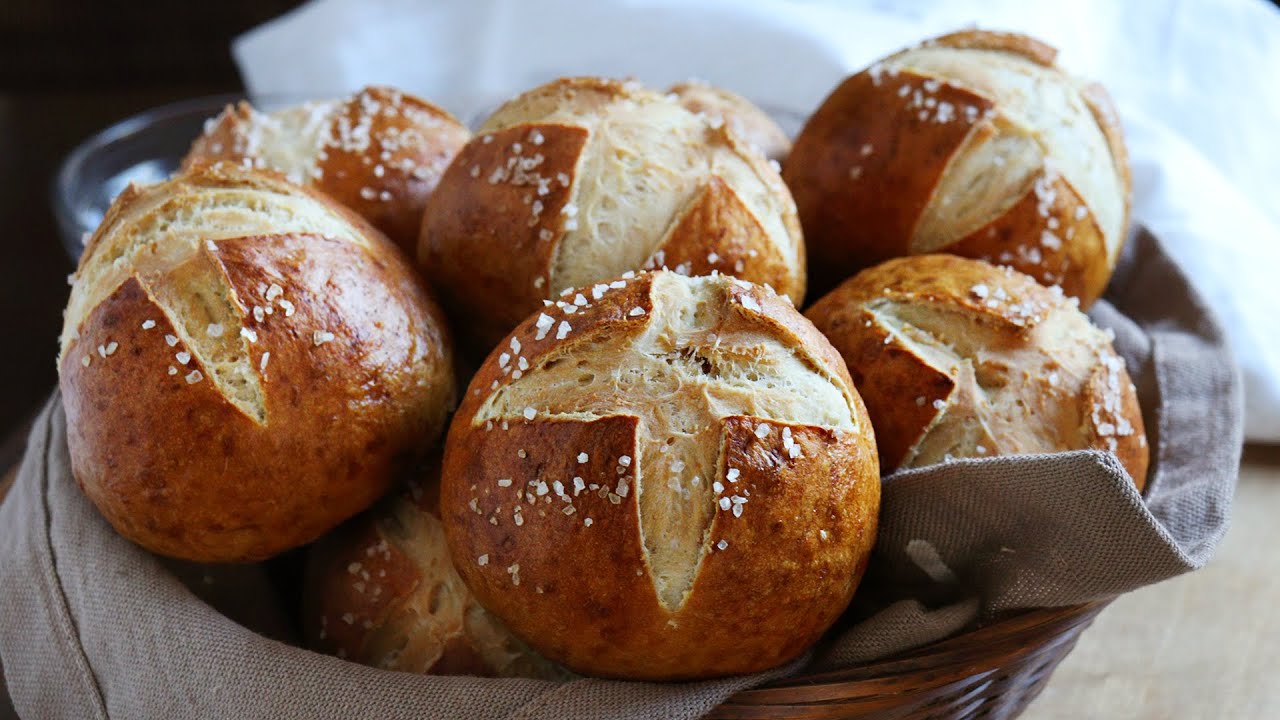 PRETZEL ROLLS | Pan de Pretzel - CUKit!