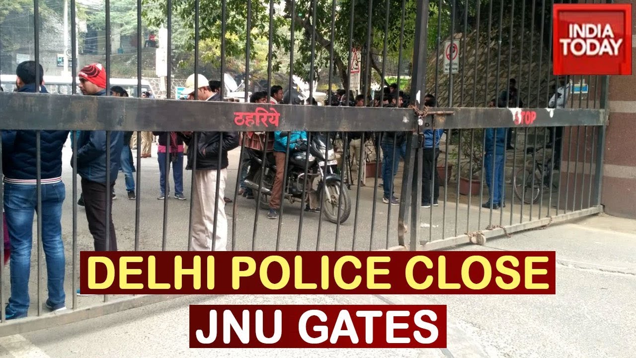 JNU Mob Mayhem: Delhi Police DCP Enters JNU Campus, Gates Locked Down To Collect Proof