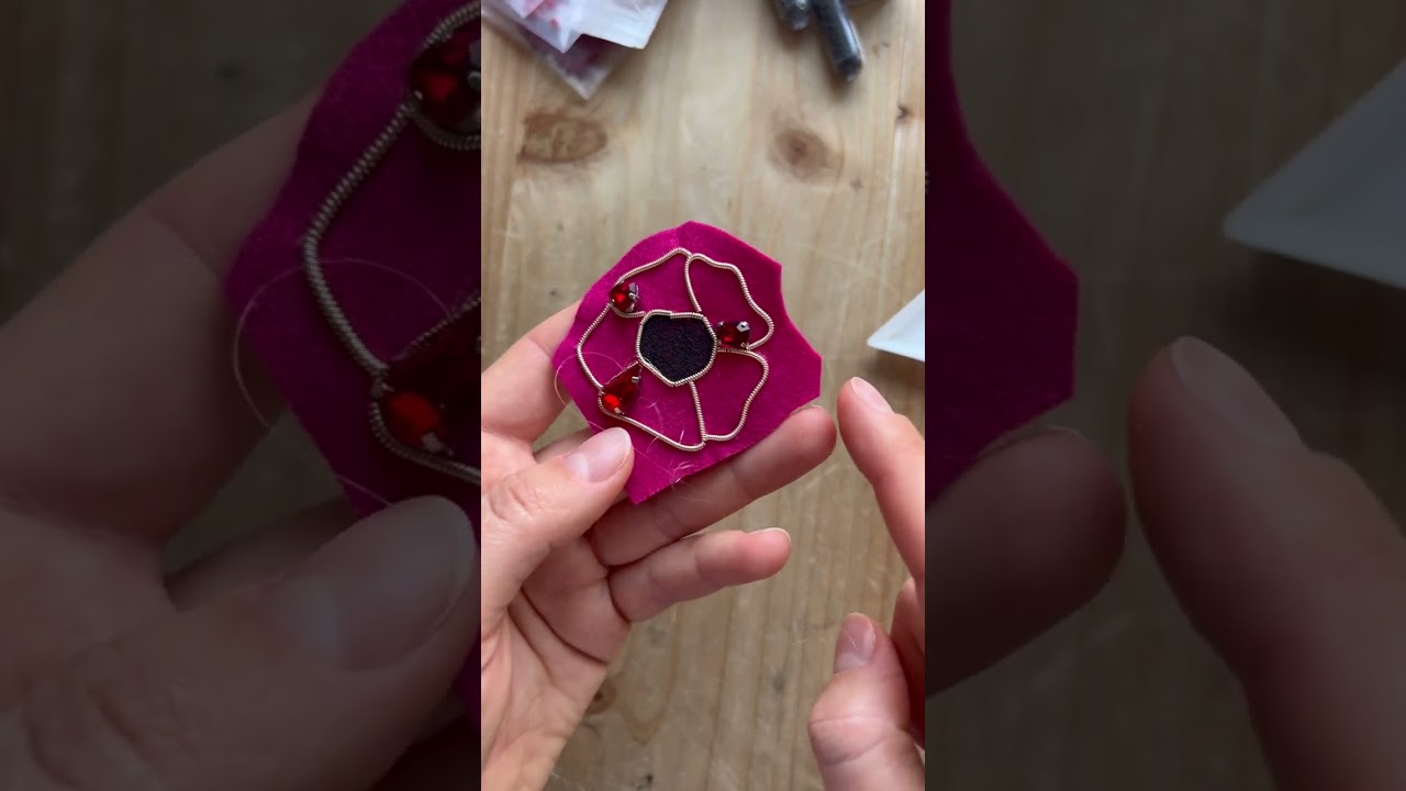 Brosa Mac, creata manual, in nuante de rosu, bordo si roze/ Tutorial/Partea 1