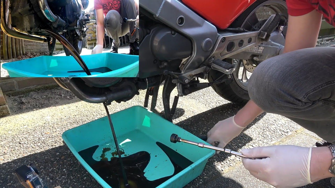 Olie verversen+filter +cardan olie Honda NTV650 de hoogste tijd voor onderhoud