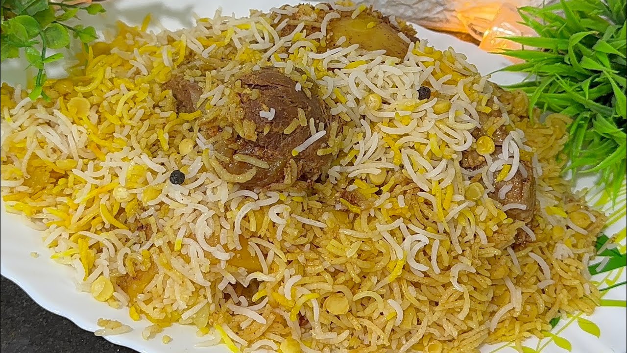 Kolkata style biryani khichda .Muharram mein bannai wali Kolkata style bawarchi ki khichda recipe.
