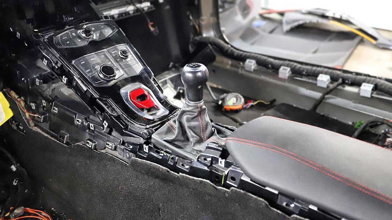 We Build The First Stick Shift Huracan In The World!! (Yes It's Gated)
