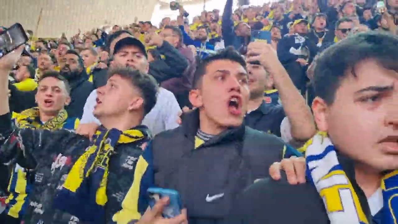 Deplasman tribünü Fenerbahçe #gencfenerbahceliler #fenerbahçe #çorlugfb #tribün 