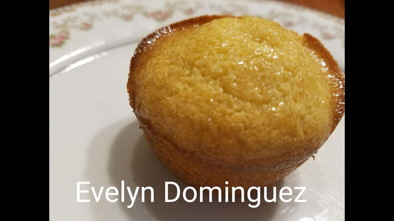 Pan de Maiz Con Miel (Cornbread ) en el molde de Muffins