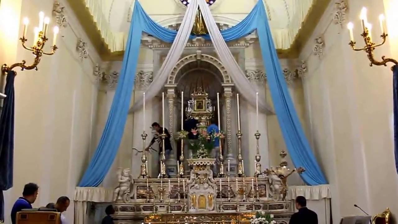 traslazione della madonna sul trono del 1838 e montaggio successivo sul trono argenteo