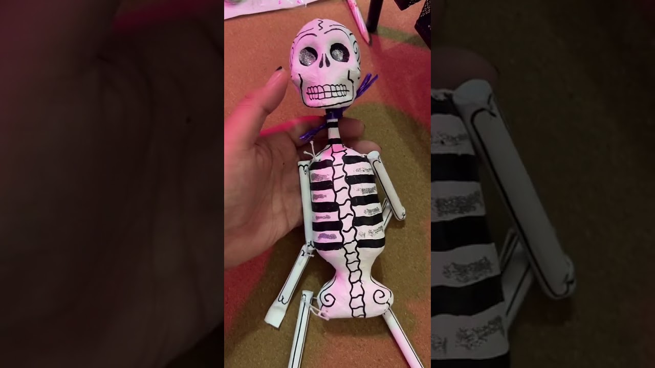 CALAVERITAS de papel Mach&eacute;